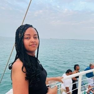 Meet your Posher, Menni